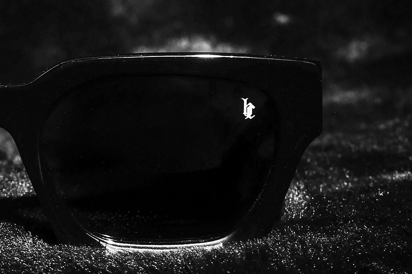 'HC' Black Frame Sunglasses