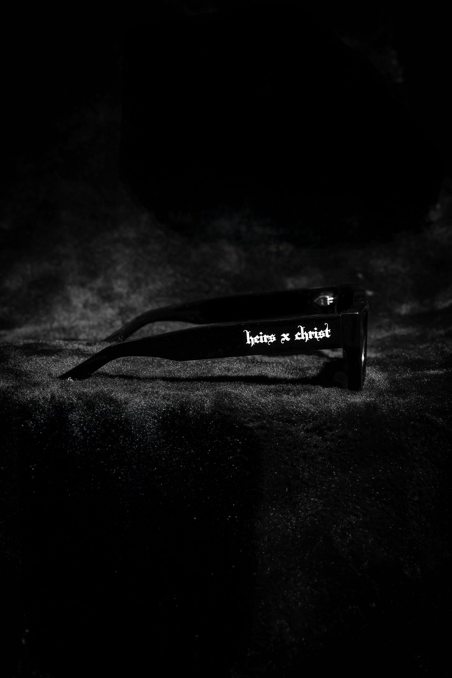 'HC' Black Frame Sunglasses