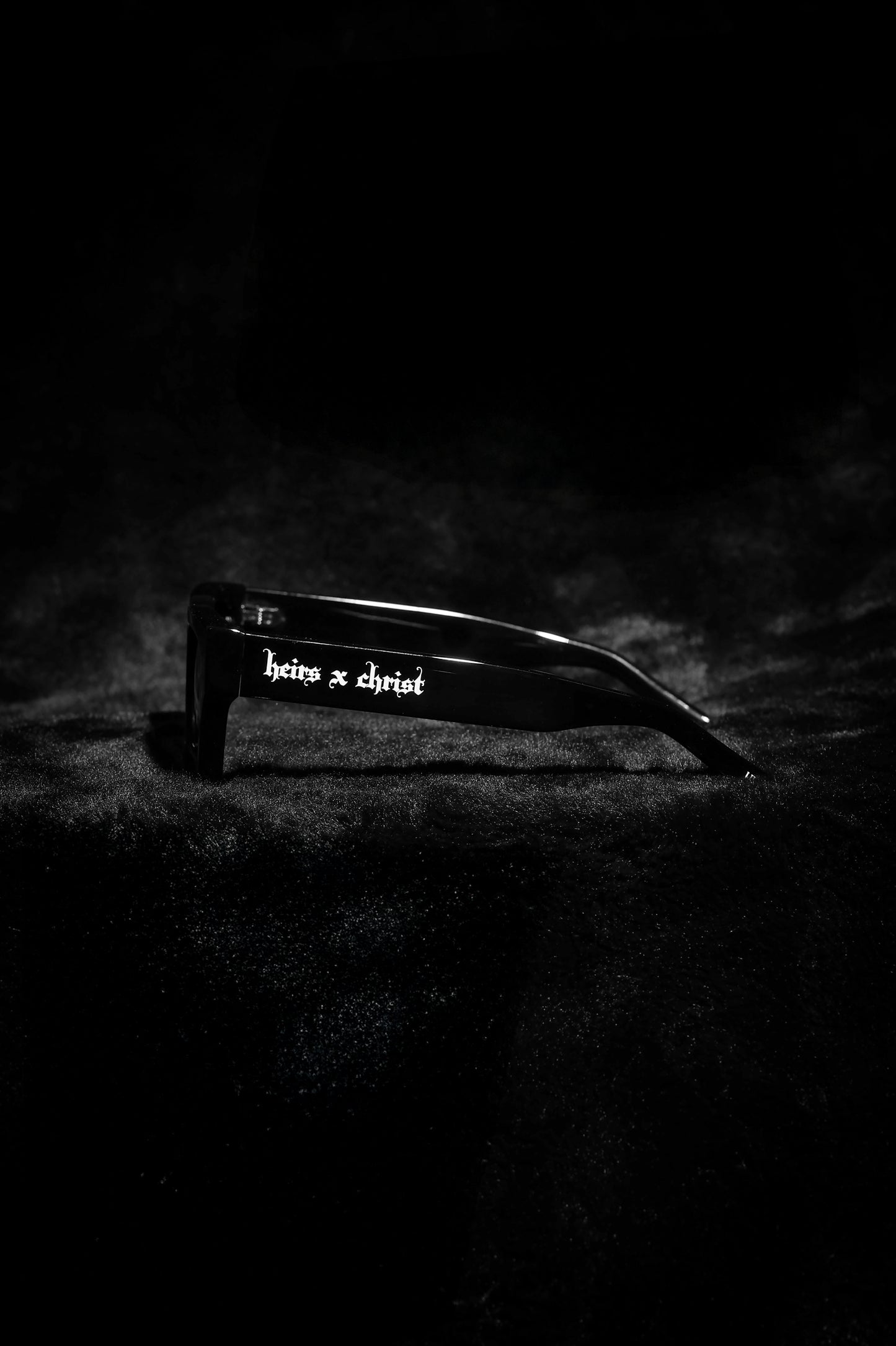 'HC' Black Frame Sunglasses