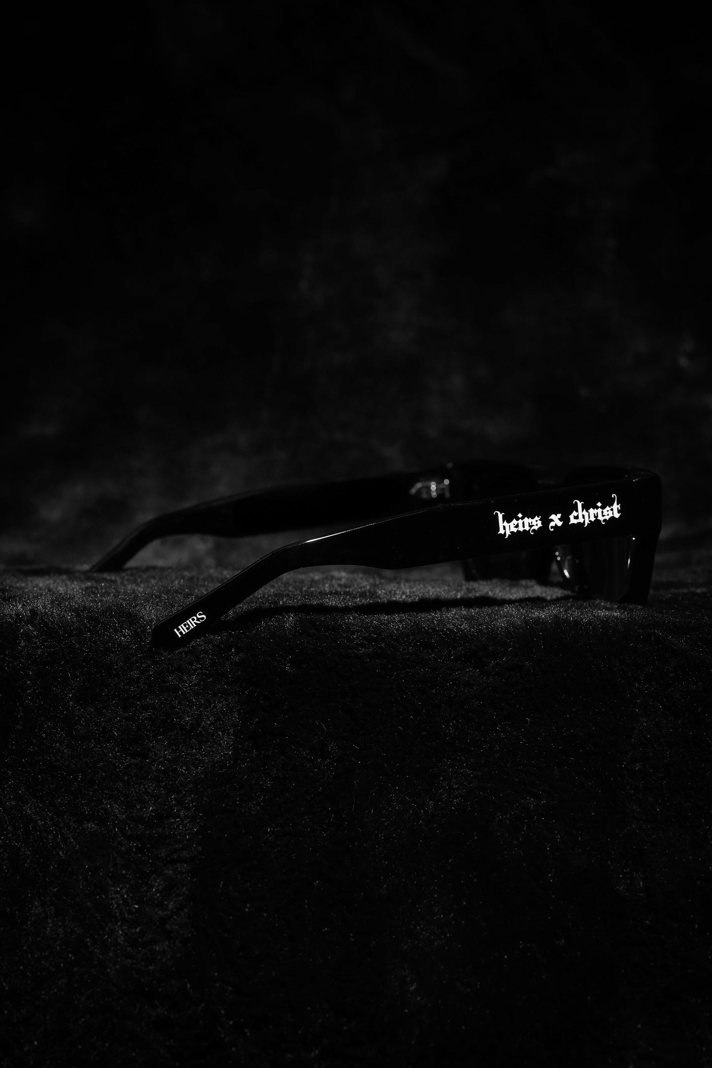 'HC' Black Frame Sunglasses