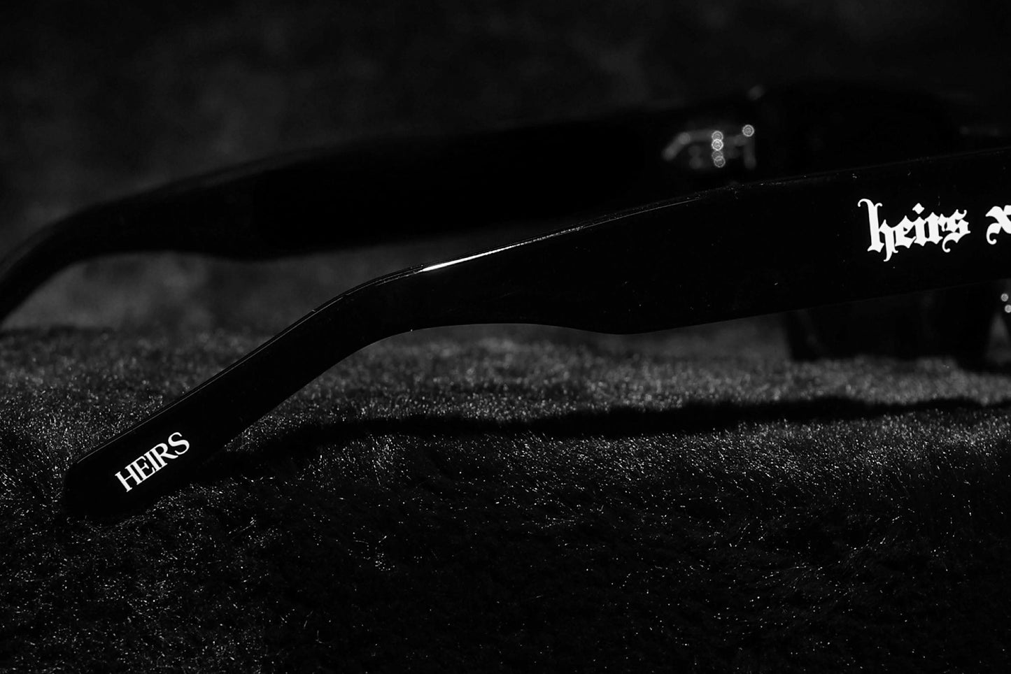 'HC' Black Frame Sunglasses